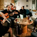 Le Flaneur Hostel *
