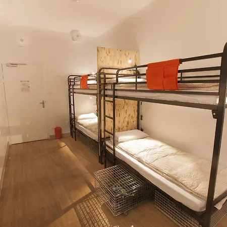 Le Flâneur Albergue *